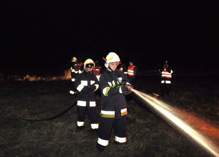 Nocne manewry służb ratowniczych w Jankowicach 