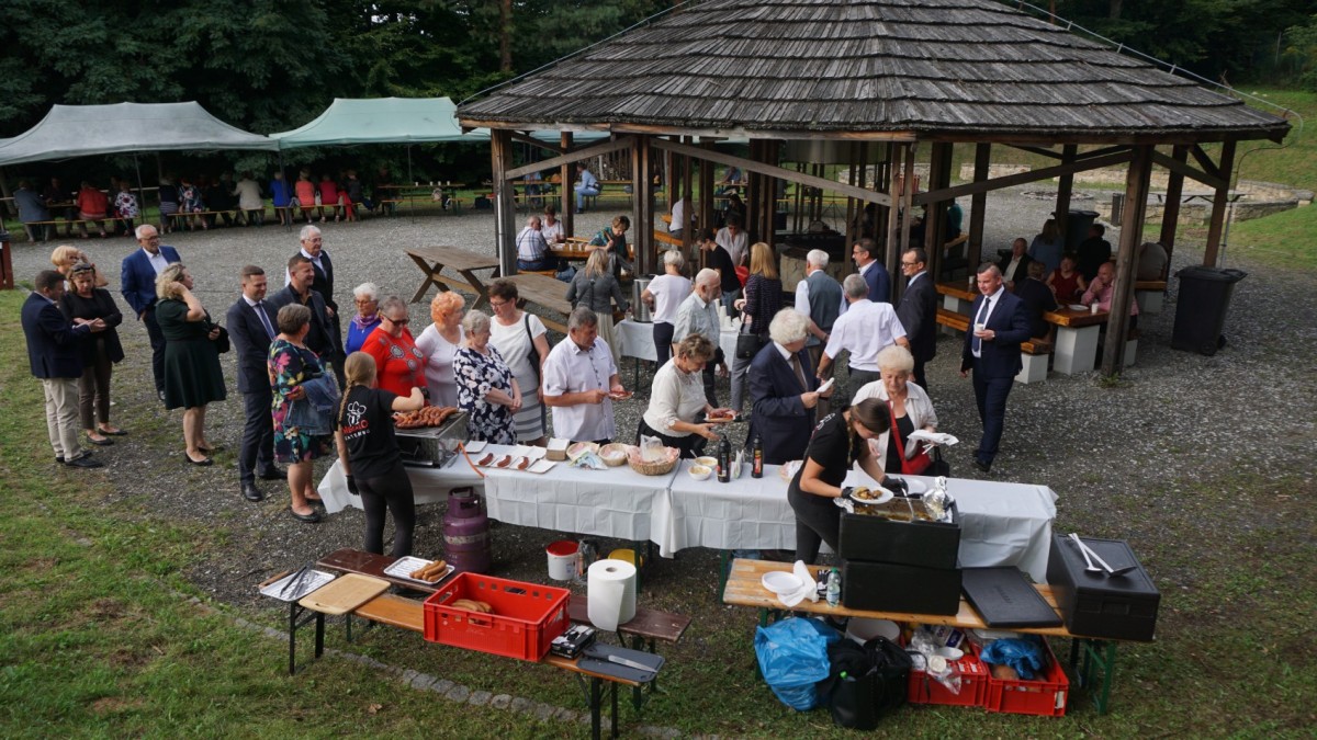 Piknik przy palenisku w Wygiełzowie