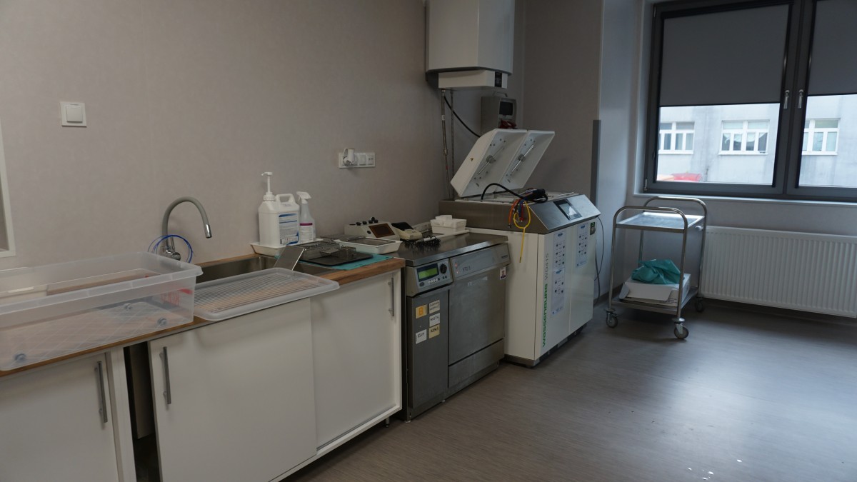 Pomieszczenie, w którym czyszczone są sprzęty endoskopowe 
