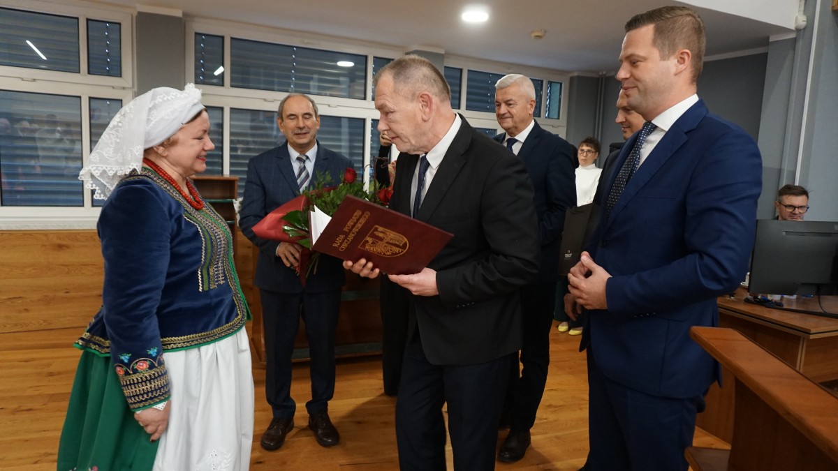 Starosta gratuluje Teresie Majewskiej 
