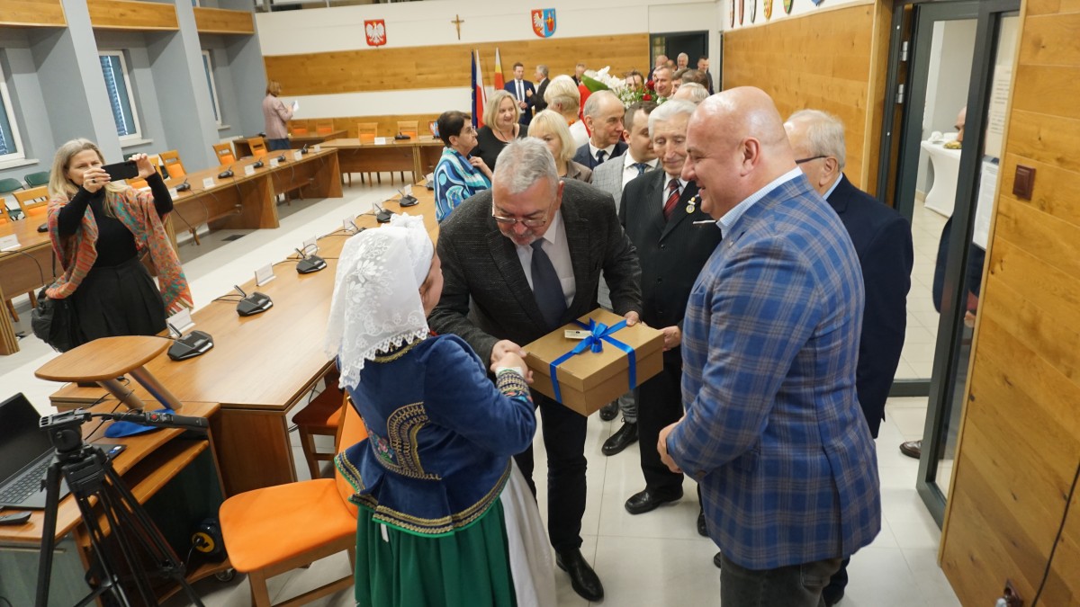 Kolejka osób z życzeniami 