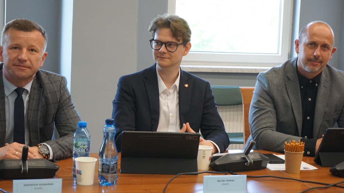 W środku Maciej Nowak 