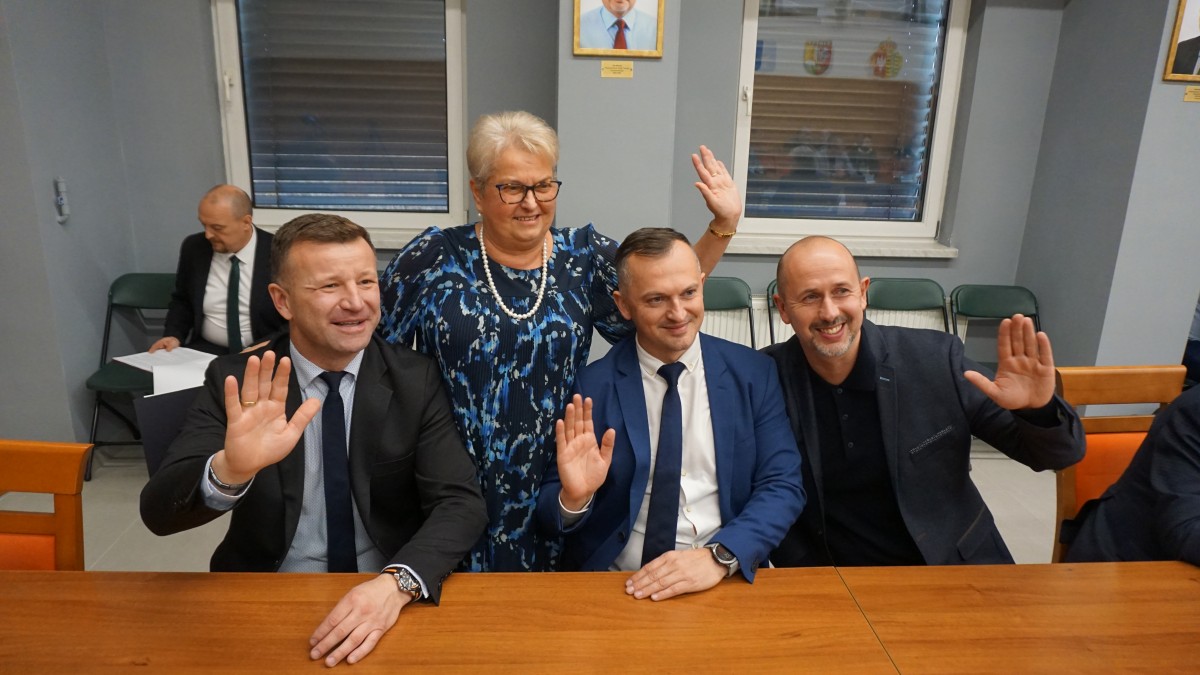 M. Bigaj w otoczeniu radnych