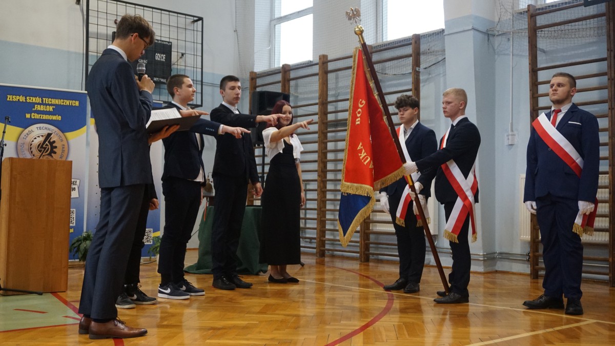 Młodzież składa ślubowanie