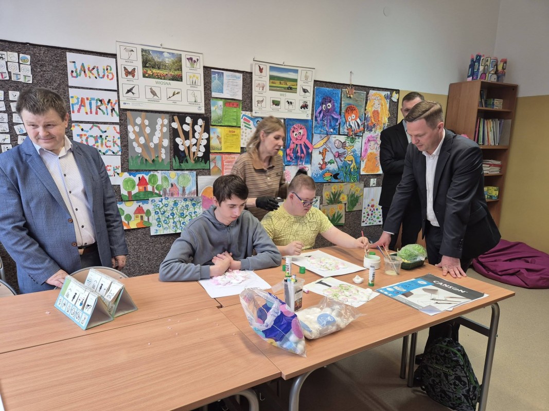 Podczas zajęć artystycznych w klasie