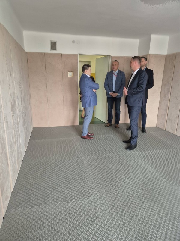 Pozbawiona mebli sala wyciszeń 