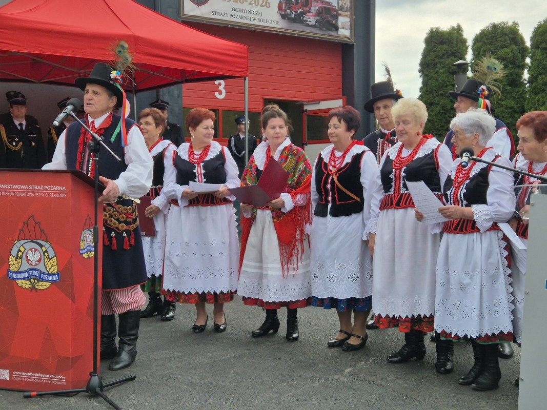 KGW Bolęcin podczas uroczystości przed remizą
