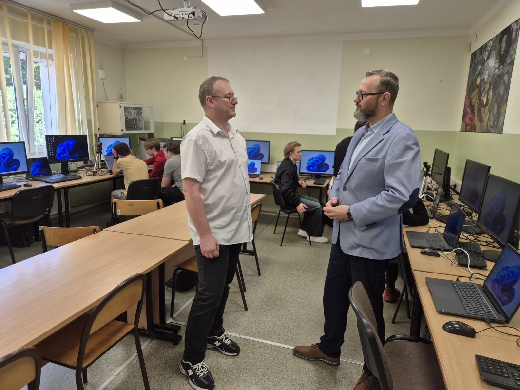 W pracowni informatycznej