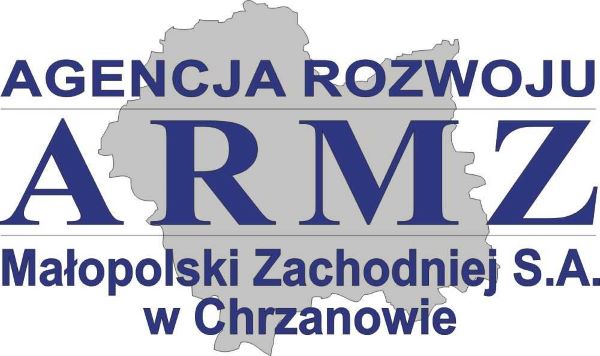 napis agencja małopolski zachodniesa w chrzanowie - granatowy pod spodem kontury powiatu chrzanwoksiego w kolorze szarym
