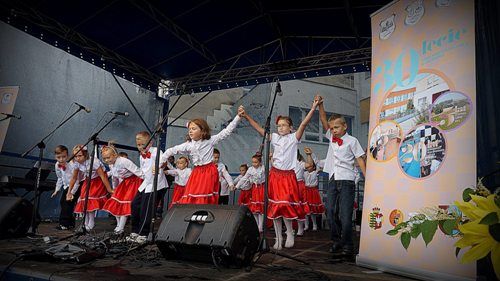 Strażacy i uczniowie na jednej imprezie 