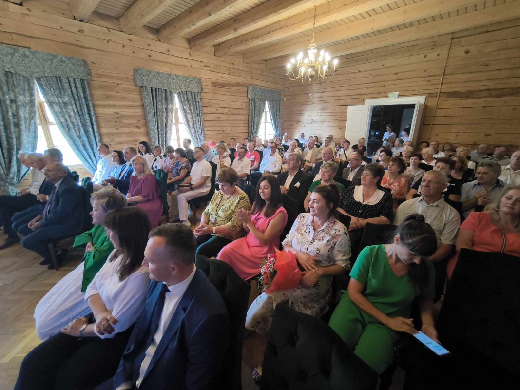 Publiczność w Dworze z Drogini podczas forum w 2024 roku