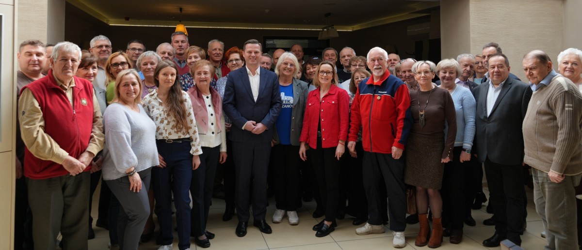 Zdjęcie zbiorowe uczestników spotkania 