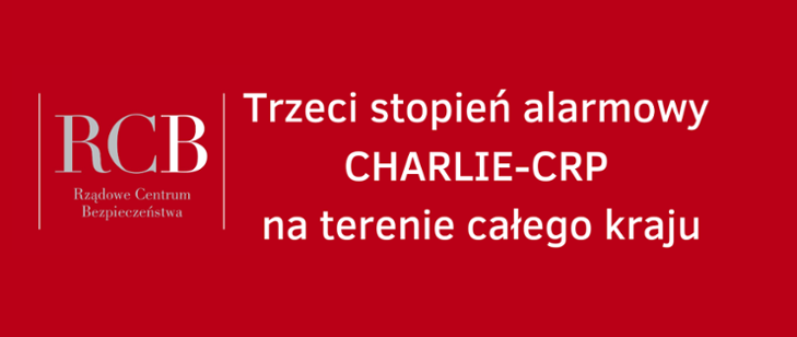 czerwone tło biały napis trzeci stopień alarmowy charlie-crp na terenie całego kraju