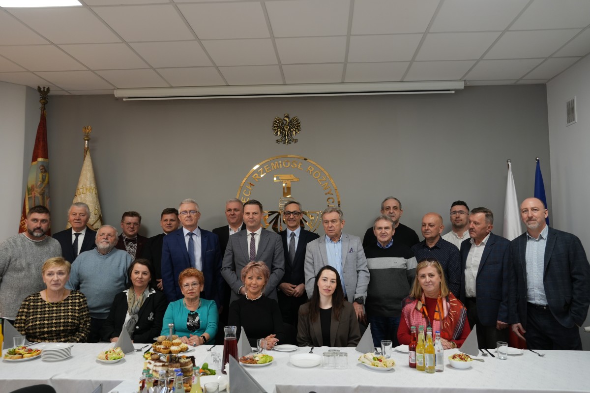 Zdjęcie zbiorowe uczestników wydarzenia 