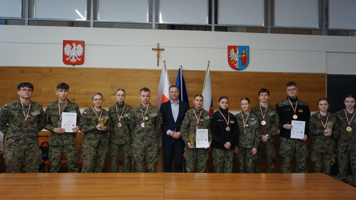 Młodzież w mundurach 