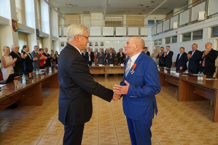 Stefan Rożnawski odznaczony Krzyżem Oficerskim Orderu Odrodzenia Polski 