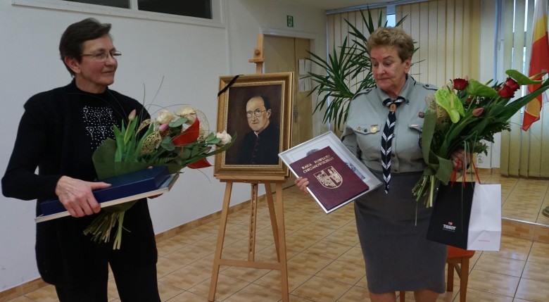 hm. Irena Piątek i  nieżyjący już ks. Wojciech Bryja kolejnymi Zasłużonymi dla Powiatu Chrzanowskiego