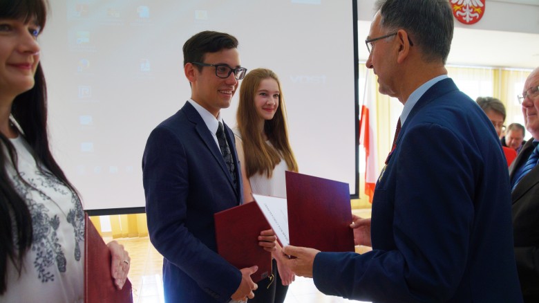 Uczniowie I Liceum Ogólnokształcącego im. St. Staszica w Chrzanowie: Marta Głownia i Julian Smółka stypendystami starosty chrzanowskiego