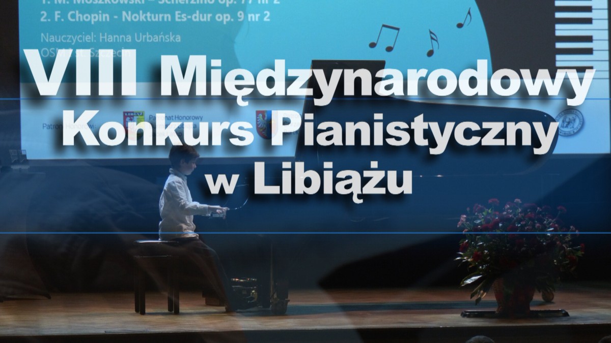 Stopklatka z filmu. Przy pianinie kilkuletni chłopak 