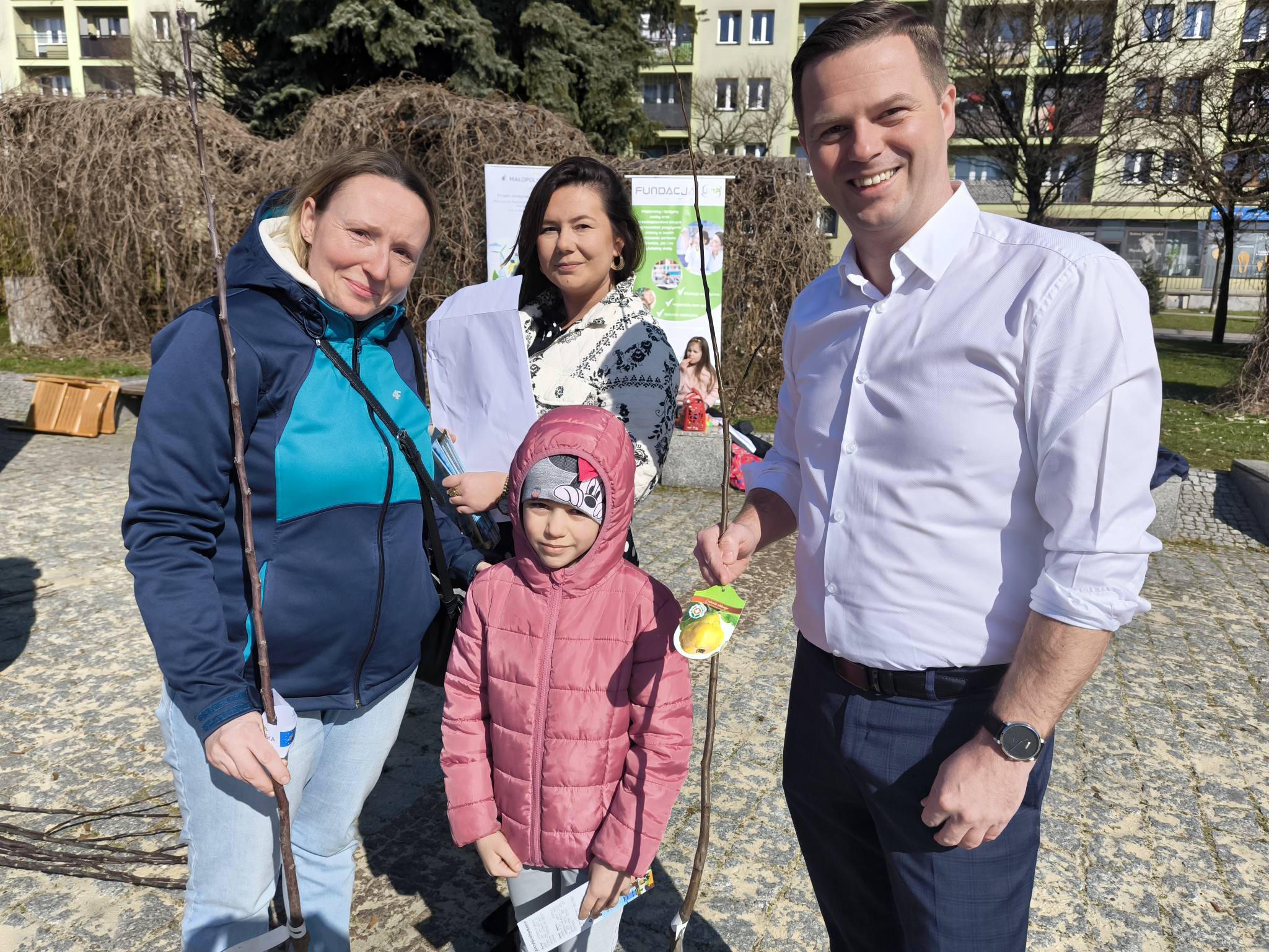 Mężczyzna, dwie kobiety i dziecko 