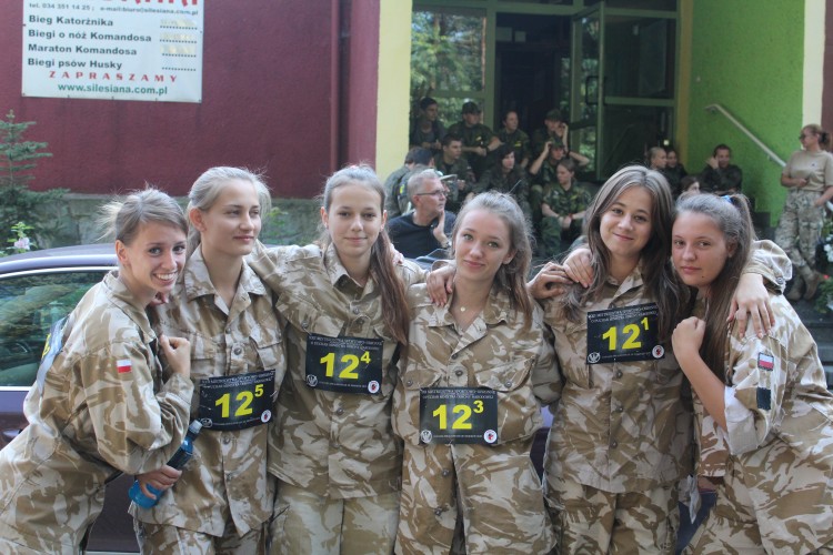 Dziewczęta z Pucharem Ministra Obrony Narodowej,  chłopcy ze srebrem  