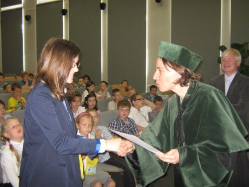 Ponad stu małych studentów ukończyło rok akademicki Małopolskiego Uniwersytetu dla Dzeici w Chrzanowie 