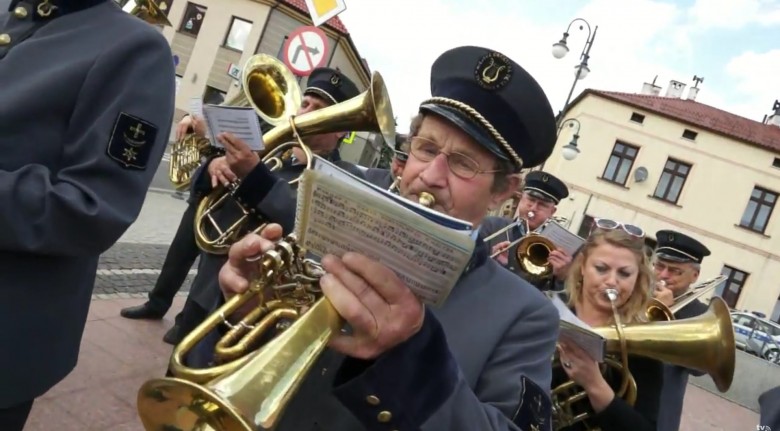 Strażacy z całego powiatu świętowali na trzebińskim rynku 