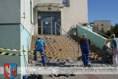 Schody od strony parkingu prowadzące do starostwa będą zamknięte przez miesiąc 