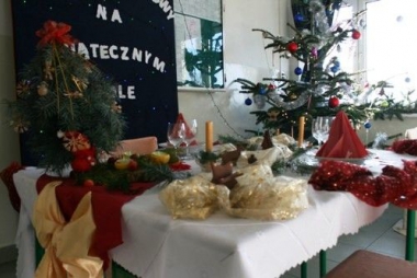 Dekorowali świąteczne stoły 