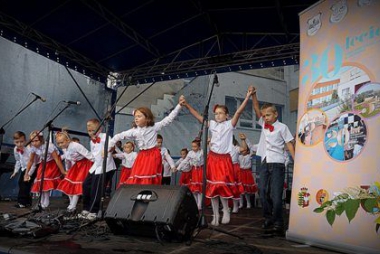 Strażacy i uczniowie na jednej imprezie 