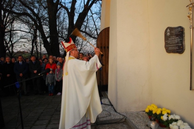 Parafia w Płazie na Szlaku Miejsc Papieskich. Karol Wojtyła odwiedził ten kościół w 1975 roku. 