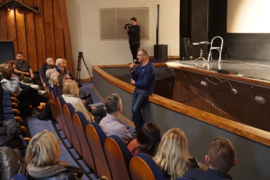 Jerzy Górski spotkał się z młodzieżą w chrzanowskim domu kultury 