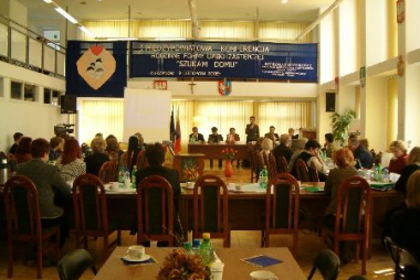 Konferencja pt: &#8222;Rodzinne formy opieki zastępczej SZUKAM DOMU&#8221;