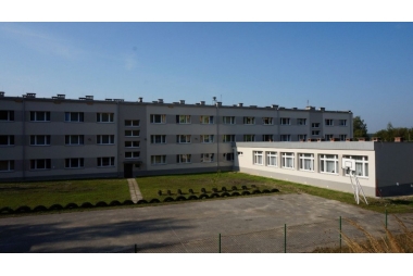 BUDYNEK ZSTU W TRZEBINI
