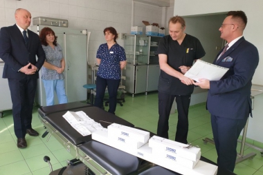 Narzędzia urologiczne za 30 tys. zł Trzebinia przekazała dla szpitala