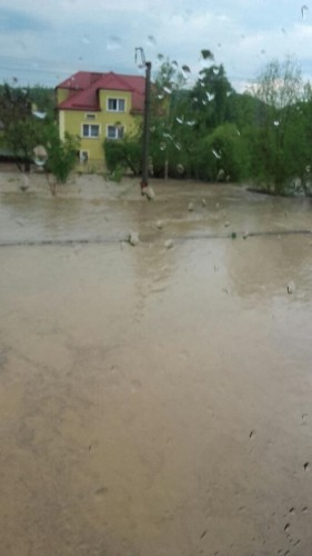 Zalania i podtopienia w gminie Alwernia. Zachowaj ostrożność. Wybierz drogi alternatywne 