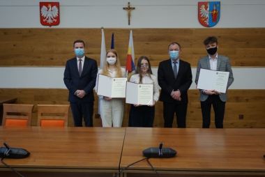 Nagrody Starosty Chrzanowskiego dla szczególnie uzdolnionych uczniów szkół ponadpodstawowych prowadzonych przez Powiat Chrzanowski za rok szkolny 2019/20 przyznane!