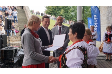 wręczenie dyplomów dla kgw podczas ziemniaczyska