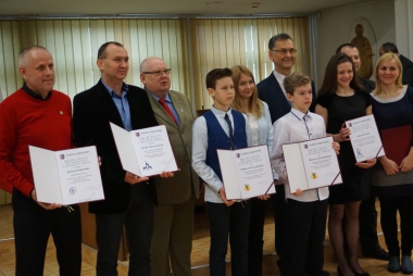 Najlepsi zawodnicy, trenerzy i działacze sportowi nagrodzeni przez starostę - film 