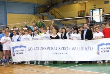Mistrzostwa w mikstach siatkarskich na 50-lecie libiąskiego zespołu szkół 