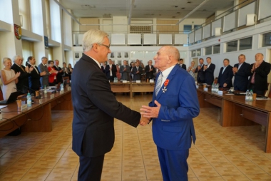 Stefan Rożnawski odznaczony Krzyżem Oficerskim Orderu Odrodzenia Polski 