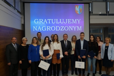Starosta nagrodził zdolnych uczniów 