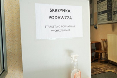 Dokumenty wrzuć do skrzynki podawczej i czekaj na telefon 