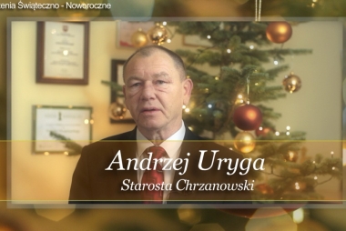 Starosta Andrzej Uryga przy choince 
