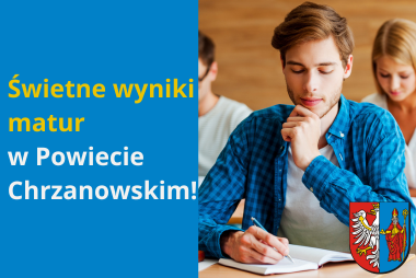Grafika. Z lewej strony pole tekstowe z napisami, z prawej strony zdjęcie trzech uczniów skupionych na notowaniu.