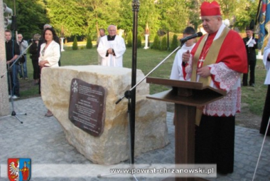 Kardynał Stanisław Dziwisz poświęcił kolejny punkt na Szlaku Miejsc Papieskich na Ziemi Chrzanowskiej