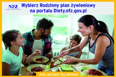 mama, tato , dziewczynka i chłopiec przy stole spożywają posiłek makaron z sosem pomidorowym, napisy: wybierz rodzinny plan żywieniowy na portalu diety.nfz.gov.pl Jedz zdrowo! żyj zdrowo!