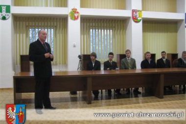 Młodzież zwiedza Starostwo