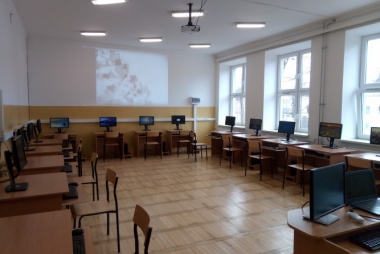 W chrzanowskim PCE odnowiono parkiety i zmodernizowano portiernię