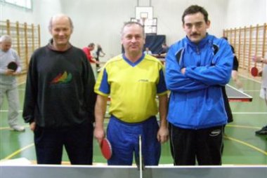 Powiatowa Amatorska Liga Tenisa Stołowego na półmetku